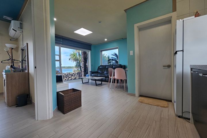 Suite 105 2th image