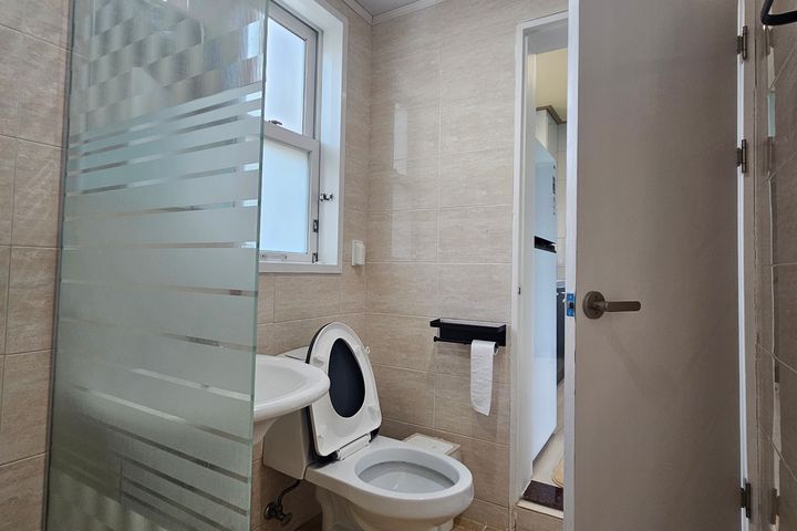 Suite 105 9th image