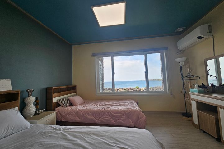 Suite 105 4th image
