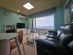 Suite 105 3th image