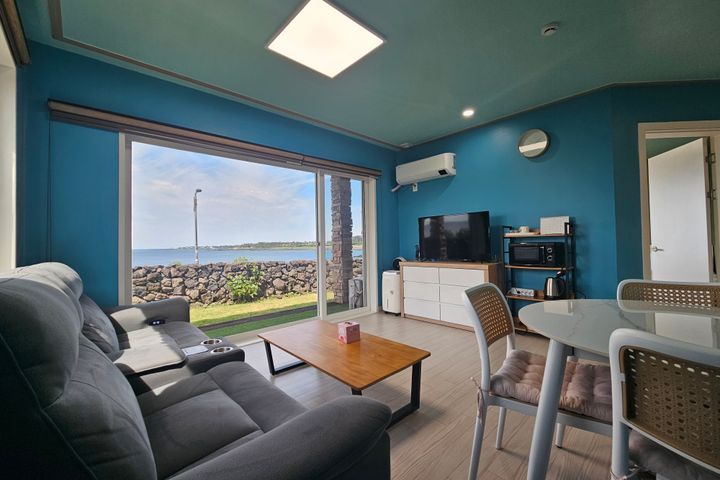 Suite 106 2th image