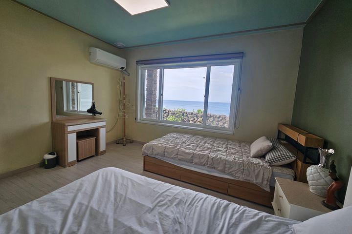 Suite 106 5th image