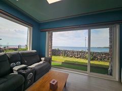 Suite 106 6th image