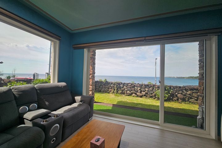 Suite 106 6th image
