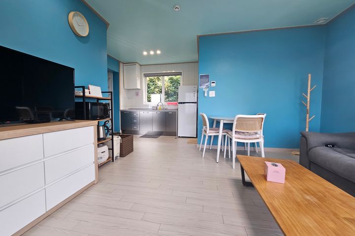 Suite 106 3th image