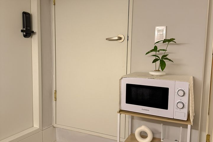 4 minutes to Sogang University, 9 minutes to 10th image