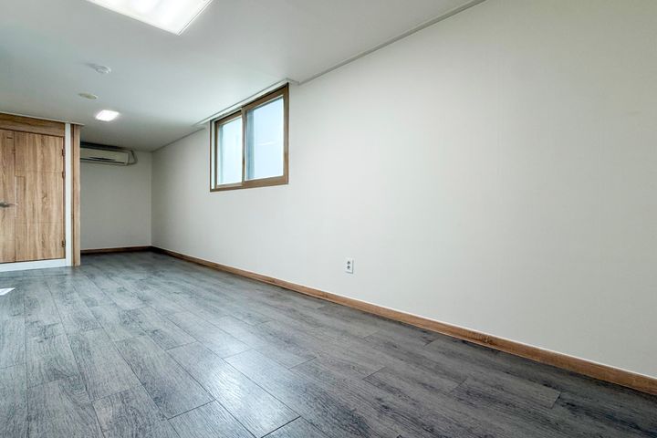 Ideally located right next to Jeungmi Station 7th image