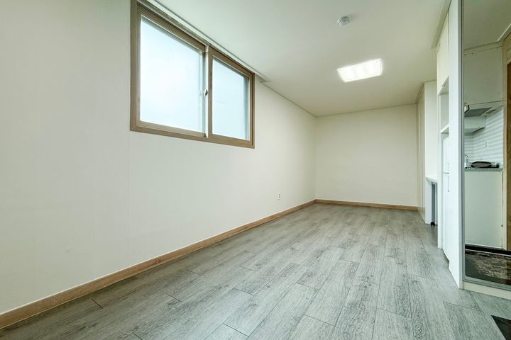 Ideally located right next to Jeungmi Station 10th image