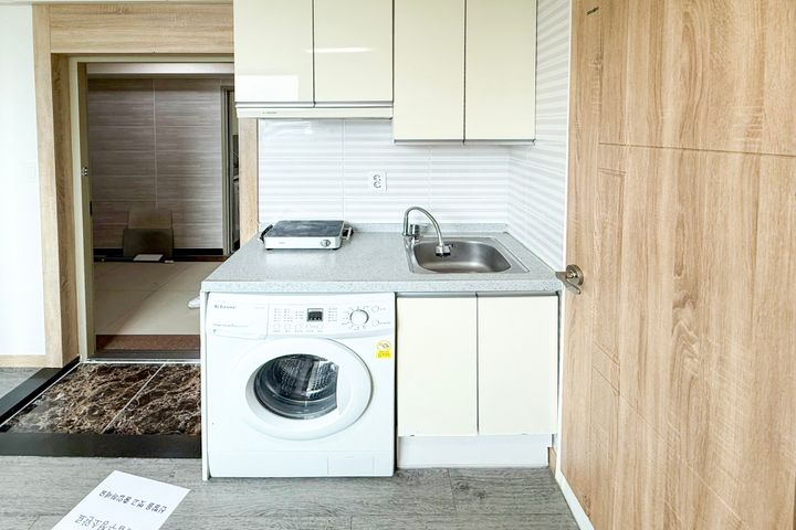 Ideally located right next to Jeungmi Station 3th image
