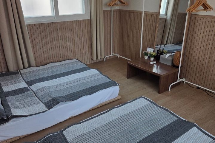 Achasan 3-bedroom unit, 2nd floor with terrac 6th image