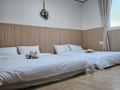Achasan 3-bedroom unit, 2nd floor with terrac 5th image
