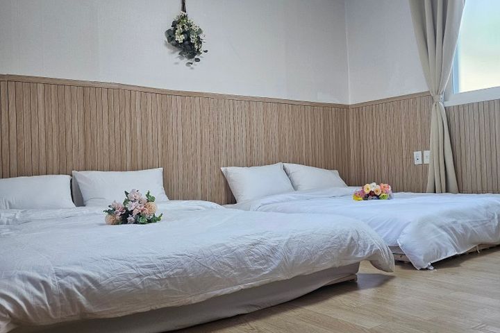 Achasan 3-bedroom unit, 2nd floor with terrac 5th image