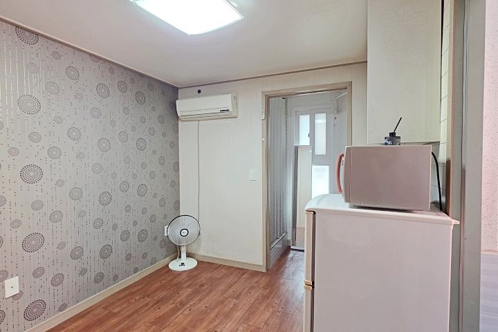 ㉢A Sunny Room 1th image