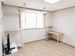 Wallpapering completed; prime-floor unit (547 1th image