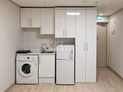 Wallpapering completed; prime-floor unit (547 2th image