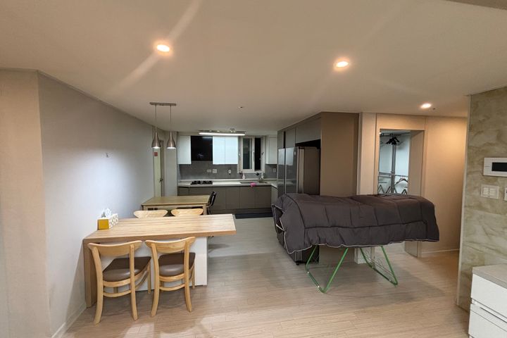The Sky Penthouse 5th image