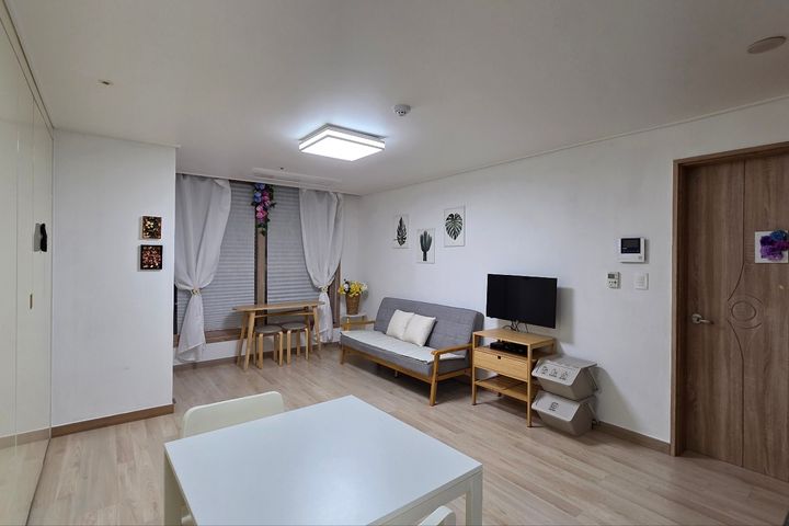 Fully furnished room near Seosan Lake Park 4th image
