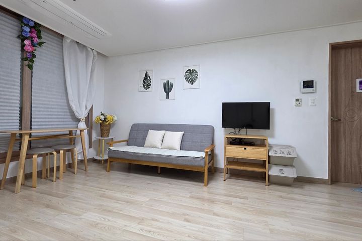 Fully furnished room near Seosan Lake Park 5th image