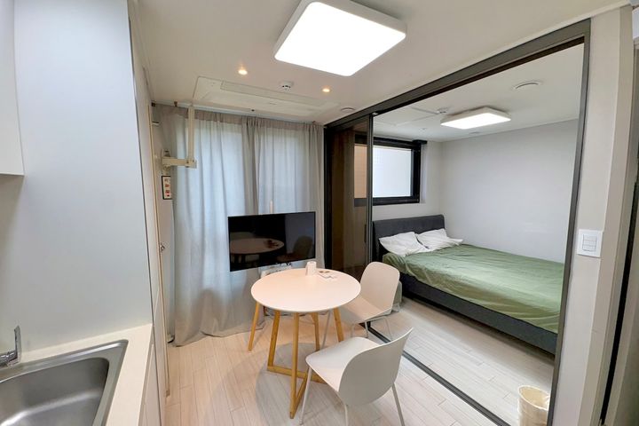 Unit 904, B94 12th image