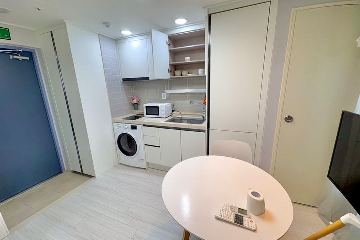 Unit 904, B94 14th image