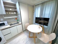 Unit 904, B94 10th image
