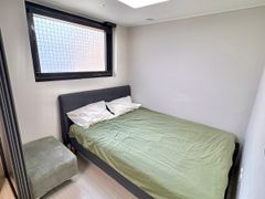 Unit 904, B94 7th image
