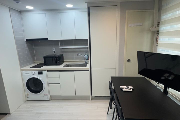 Unit 905, B95 6th image