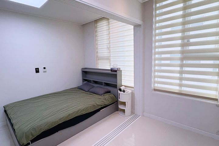 H41, Room 401 10th image