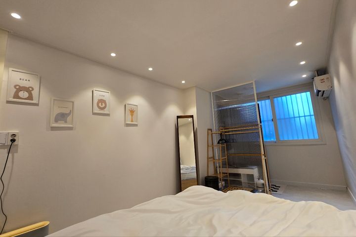 5 minutes from Sangsu Station, 2-room unit wi 1th image