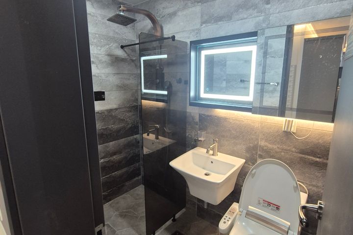 Luxury villa near Hongik University Station 2th image