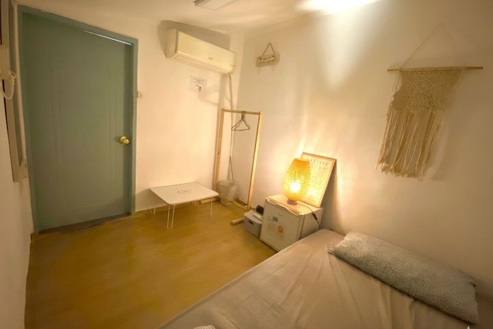 A Small Room in Sinseol-dong B 0th image