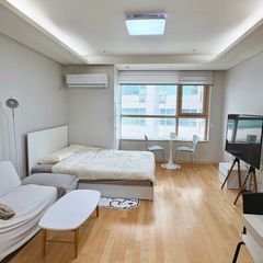 A cozy space at the lake park Unit Image
