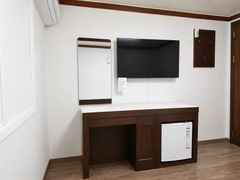 Monthly Rental House (1 Double Bed) 2th image