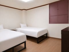 Monthly Rental House Twin Room A 6th image