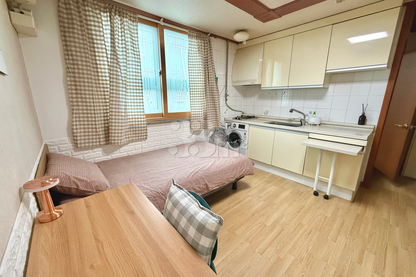 Accommodation with great natural light in Yeo 3th image