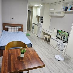 Comfortable Room A (3-Minute Walk from Jochiw Unit Image