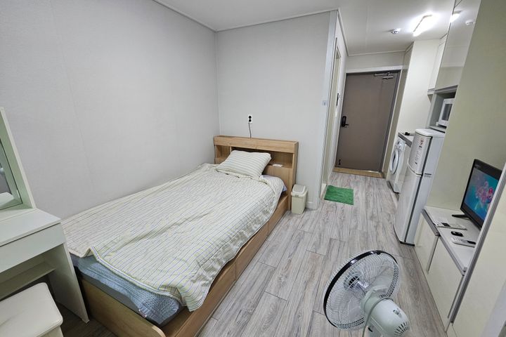 Clean Room Near Jochiwon Station B 1th image