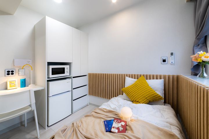 Room 303 6th image