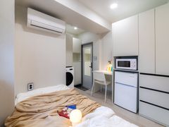 Room 303 7th image