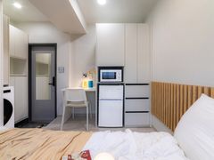 Room 303 5th image