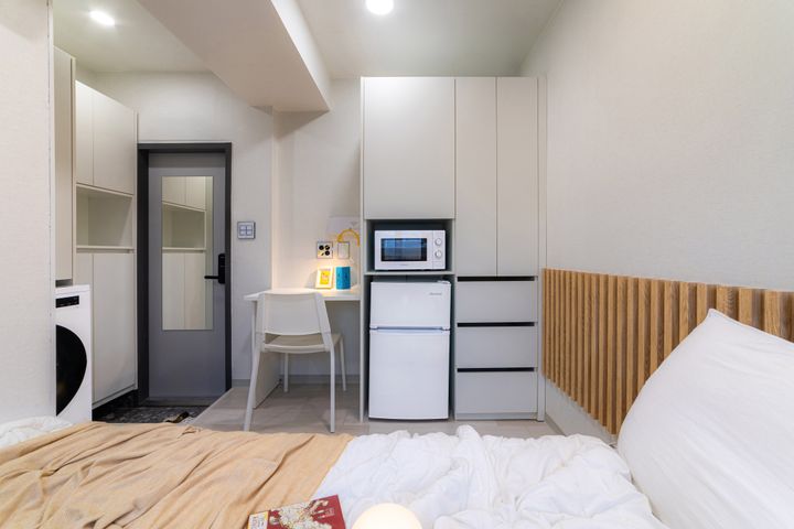 Room 303 5th image