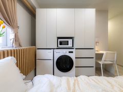 Room 304 7th image