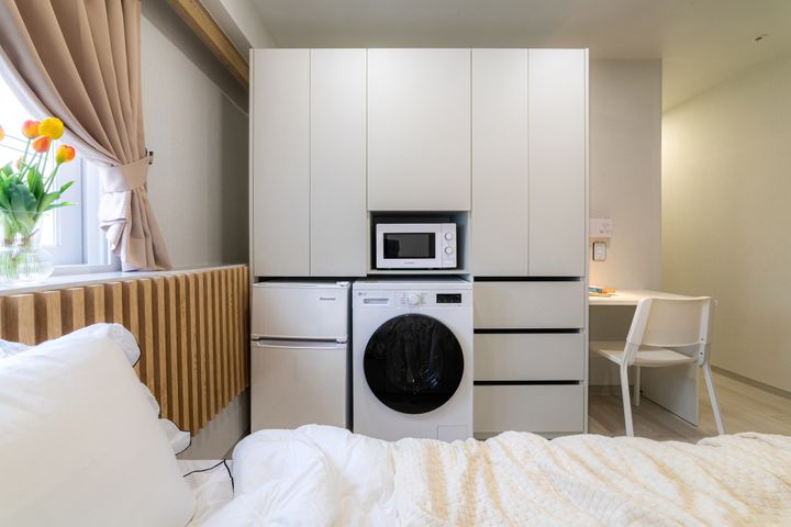 Room 304 7th image