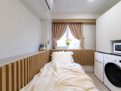 Room 304 6th image