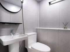 Room 304 8th image