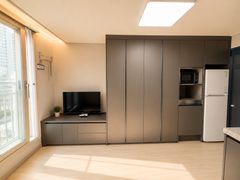 Quiet studio apartment near Oncheonjang Stati 2th image
