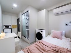 Room 406 (Women Only) 0th image