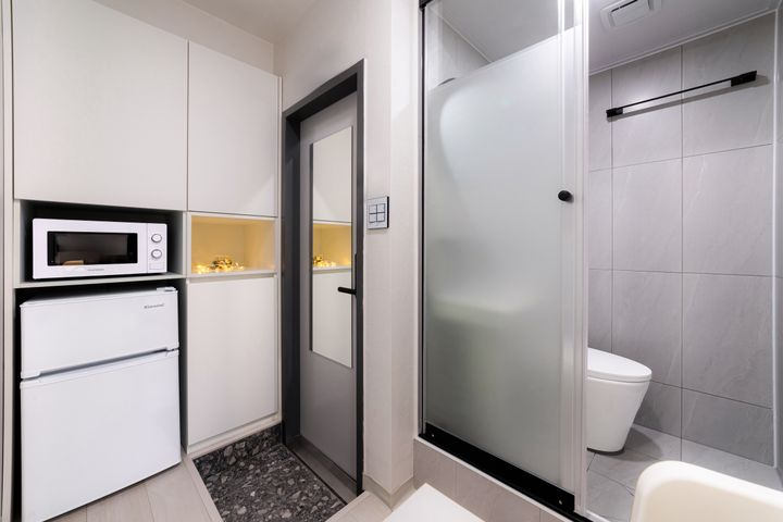 Room 406 (Women Only) 6th image