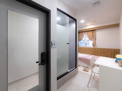 Room 406 (Women Only) 8th image