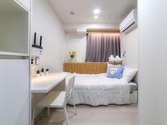 Room 302 5th image